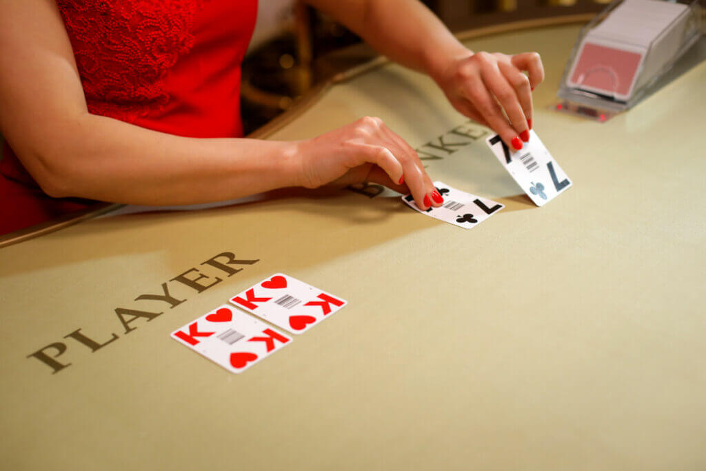Baccarat played with live dealers in Canada, powered by Evolution.